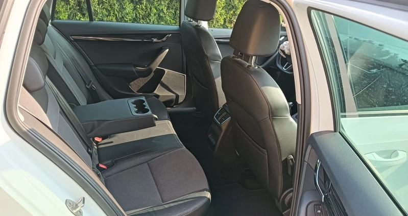 Skoda Octavia cena 35800 przebieg: 95428, rok produkcji 2018 z Łódź małe 301